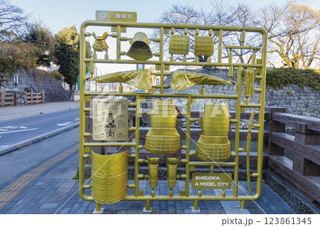 静岡市、駿府城前の徳川家康公甲冑のプラモニュメント 静岡市、駿府城前の徳川家康公甲冑のプラモニュメント 123861345