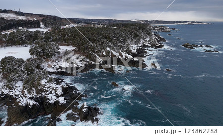 冬の種差海岸(種差海岸の海岸線) - 青森県八戸市,日本 冬の種差海岸(種差海岸の海岸線) - 青森県八戸市,日本 123862288