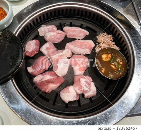あぶる 網焼 焼く 123862457