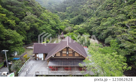 比地大滝　国頭村　沖縄　滝　沖縄本島 123862628