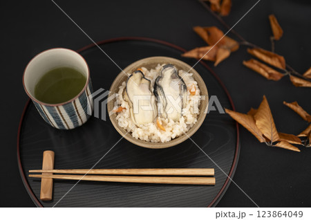 冬においしい牡蠣御飯 冬においしい牡蠣御飯 123864049