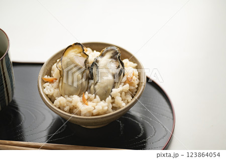 冬においしい牡蠣御飯 冬においしい牡蠣御飯 123864054