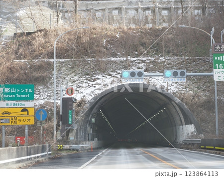 中央自動車道　恵那山トンネル 123864113
