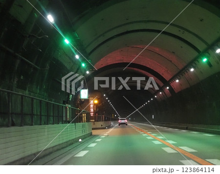中央自動車道　恵那山トンネル 123864114