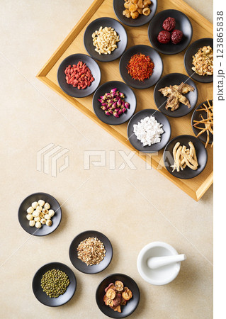 様々な漢方食材 様々な漢方食材 123865838