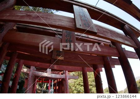 祐徳稲荷神社 境内の風景(超広角・魚眼レンズ撮影) 祐徳稲荷神社 境内の風景(超広角・魚眼レンズ撮影) 123866144