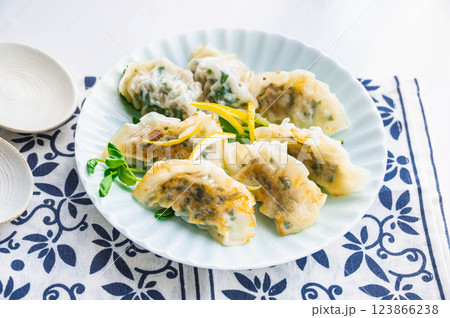 春菊の焼き餃子 春菊の焼き餃子 123866238
