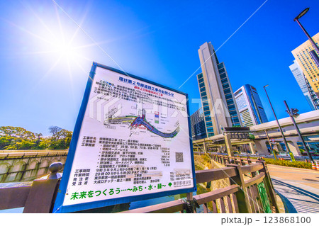 日本の東京都市景観 汐留のビジネス街や環状第2号線道路工事などを望む 日本の東京都市景観 汐留のビジネス街や環状第2号線道路工事などを望む 123868100