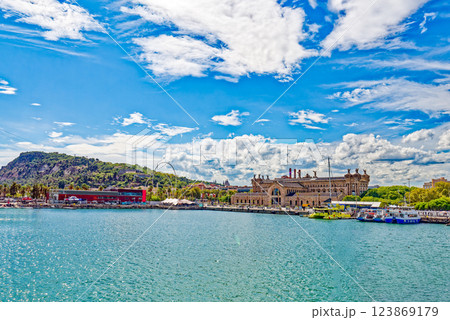 Barcelona. Seaport and  Yacht parking at the pier. 123869179