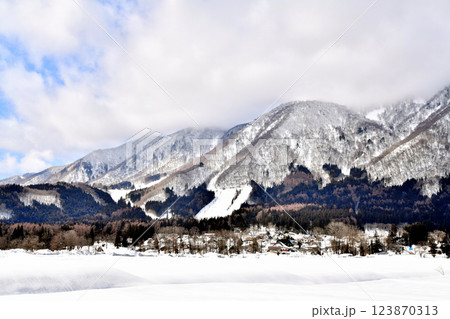 長野県白馬村の風景/白馬さのさかスキー場方面を望む(長野県白馬村)【2025.3】 長野県白馬村の風景/白馬さのさかスキー場方面を望む(長野県白馬村)【2025.3】 123870313