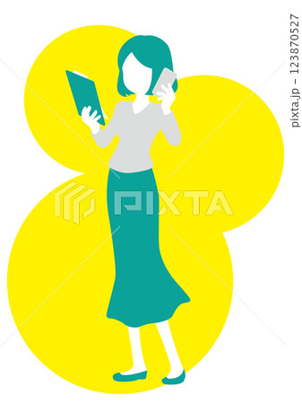 電話をする女性のシルエット 123870527