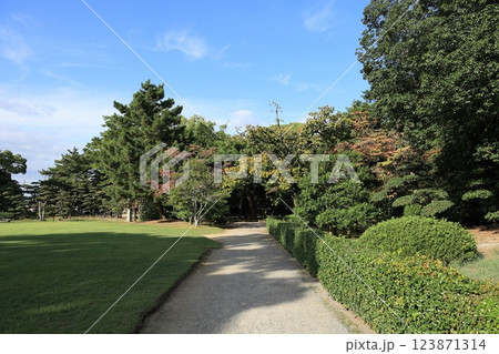 秋麗の栗林公園（10月中旬） 123871314