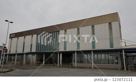 JR青梅線、西武拝島線の拝島駅南口 JR青梅線、西武拝島線の拝島駅南口 123872111