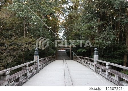 お伊勢参り、伊勢神宮内宮の風日祈宮橋 123872934