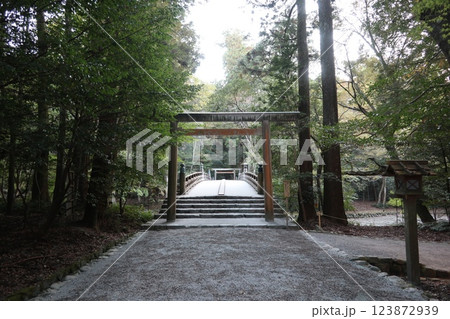 お伊勢参り、伊勢神宮内宮の風日祈宮橋 123872939