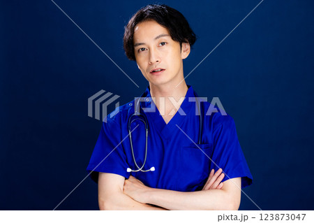 男性医師　ポートレート 123873047