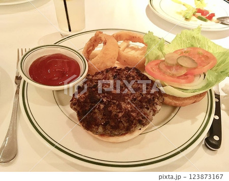 ハンバーガーランチ 123873167