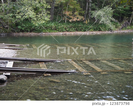 然別湖にある湖底線路 123873798