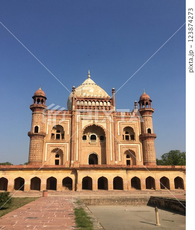 Safdarjung Tomb in Delhi, India. Mughal architecture under a clear blue sky. 123874273