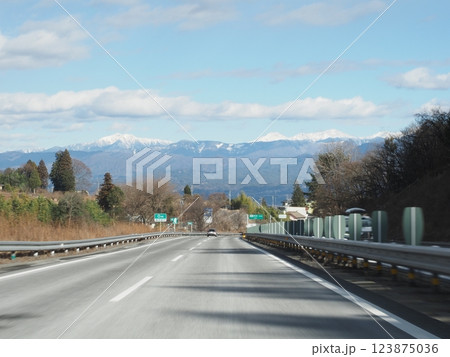 中央自動車道　走行中 123875036