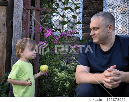 Father and son spend time together, the concept of a happy childhood. 123878931