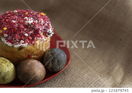 Easter cake with two Easter eggs in a red plate 123879745