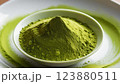 濃い緑色が特徴の、抹茶パウダー 123880511