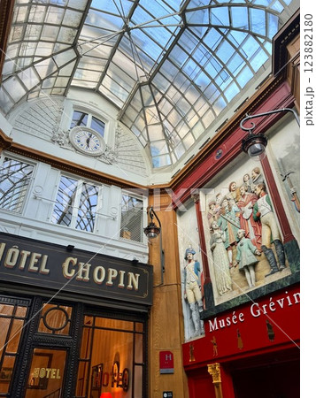 パリのレトロなパサージュ 123882180
