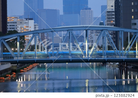 小名木川と新高橋（東京都江東区） 123882924