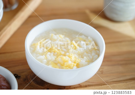 お粥 123883583
