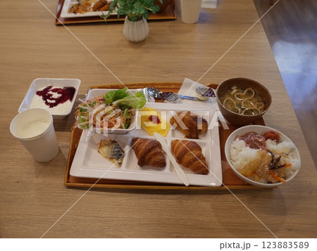 朝食の風景_函館 123883589