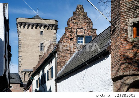 Historic old town of Zons, Germany 123883603