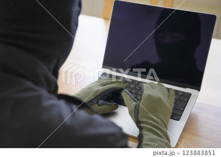 ハッカーのイメージ ハッカーのイメージ 123883851