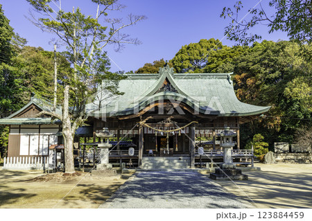 防府　玉祖神社　拝殿　山口県防府市 123884459