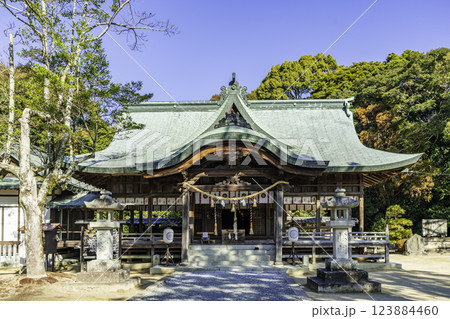 防府　玉祖神社　拝殿　山口県防府市 123884460