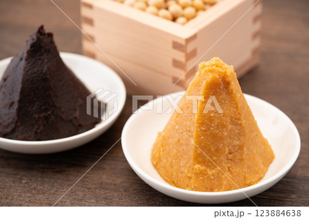 米味噌(白)と赤だし味噌 米味噌(白)と赤だし味噌 123884638