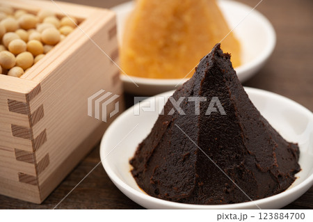 赤だし味噌のクローズアップ 赤だし味噌のクローズアップ 123884700