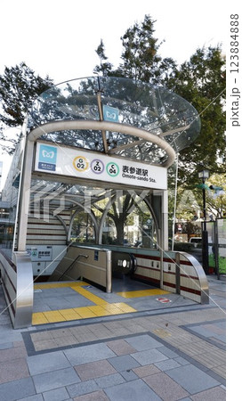 東京メトロ銀座線、半蔵門線、千代田線の表参道駅B4番出入口 123884888