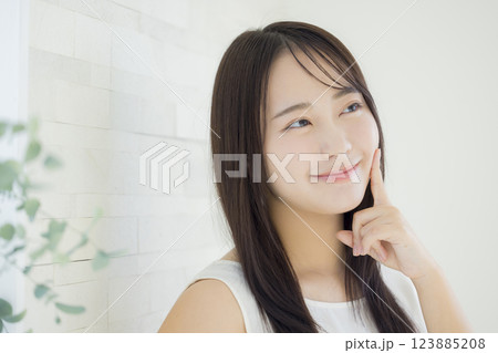 若い女性のビューティイメージ　 123885208