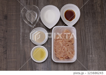 鶏そぼろを作る工程 123886243