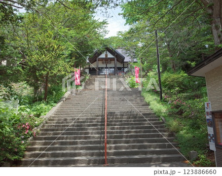 虻田神社本殿への風景_北海道 123886660