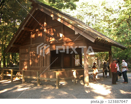 伊勢神宮内宮の外御厩(三重県伊勢市) 伊勢神宮内宮の外御厩(三重県伊勢市) 123887047