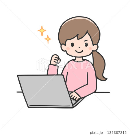 パソコンの前でガッツポーズをする女性 123887213