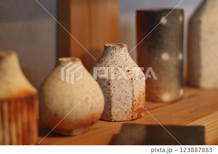 レトロな陶芸品たち 123887883
