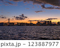 レインボーブリッジと夕景 レインボーブリッジと夕景 123887977