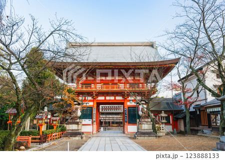 京都　八坂神社　南楼門 123888133