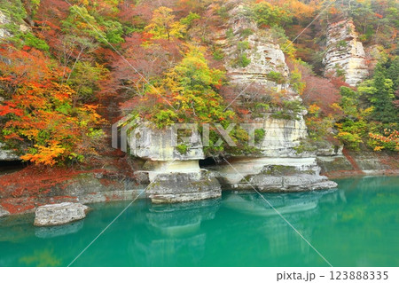 【福島県】紅葉の塔のへつり 123888335