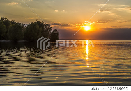 Evening sunset on the lake 123889665