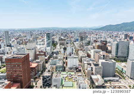 北海道札幌市 JR札幌駅周辺から望む札幌の街並み(札幌駅から南方向) 北海道札幌市 JR札幌駅周辺から望む札幌の街並み(札幌駅から南方向) 123890387