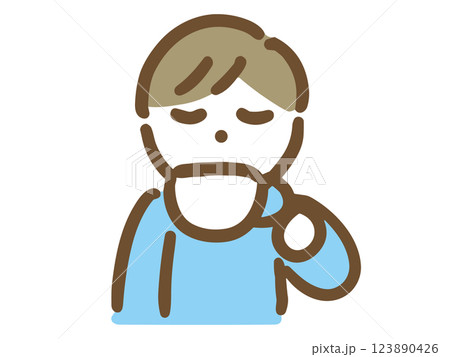 お茶をゆっくり飲んでいる男性 123890426